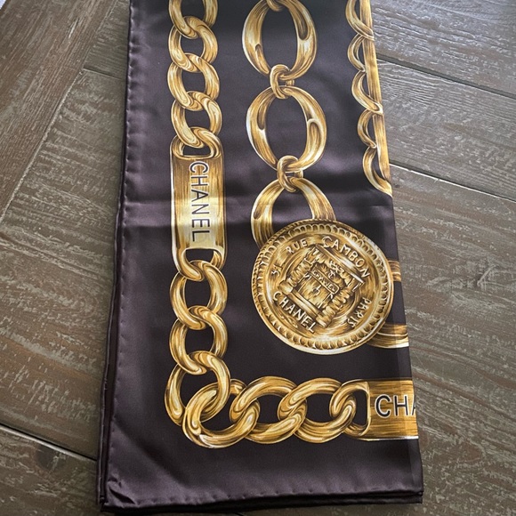 RARE CHANEL Large Silk Scarf AUTHENTICATED - Picture 14 of 14